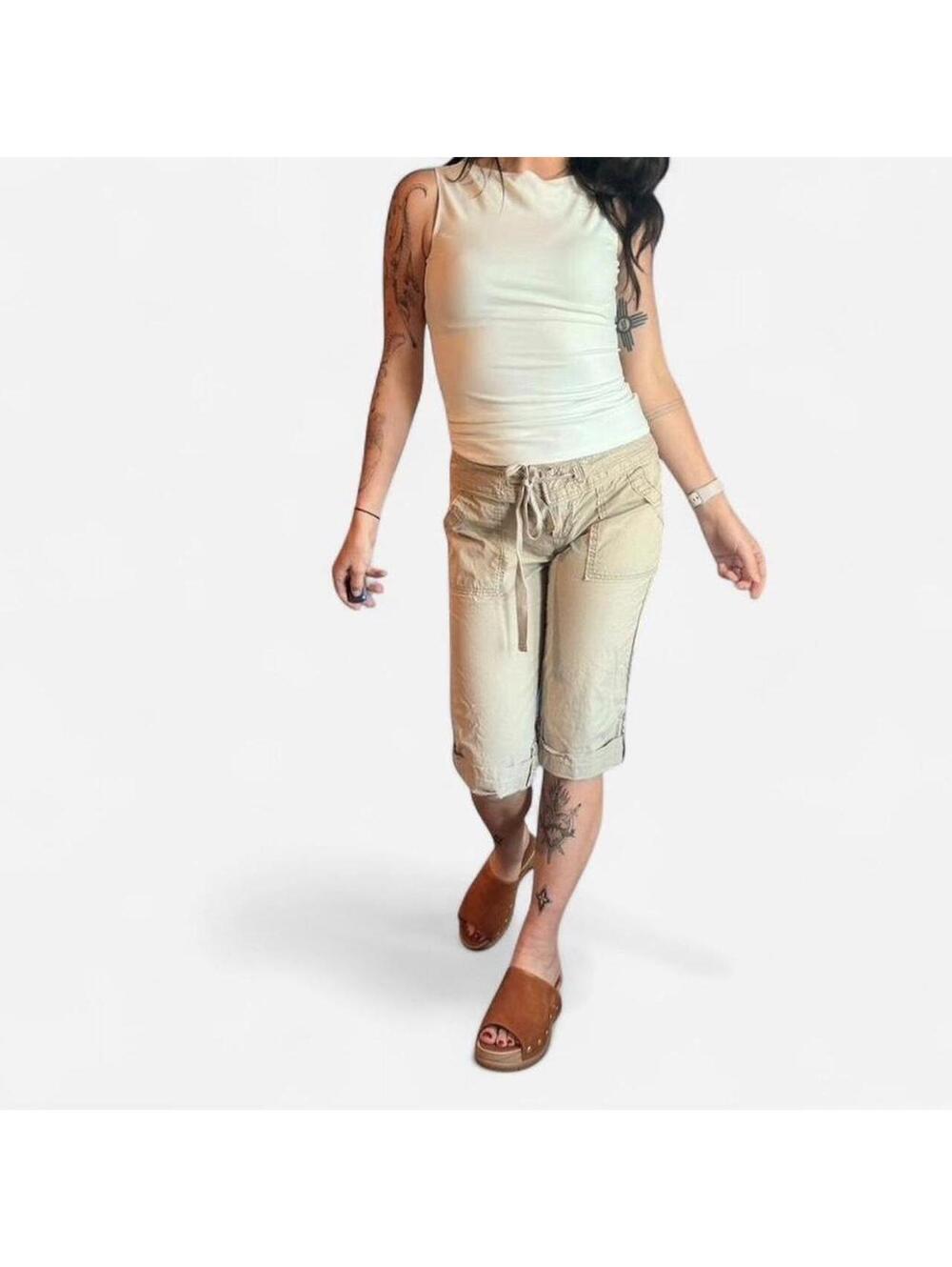 American Eagle Women's Tan and Cream Shorts